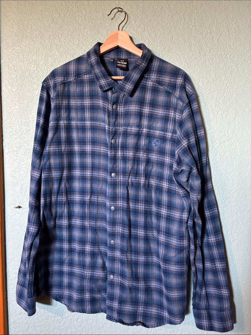 Under Armour Men's Navy and Light Blue Plaid Button-Down Flannel Shirt Men’s XXL